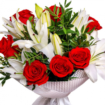 Букет из роз и лилий "Любовь Амура"